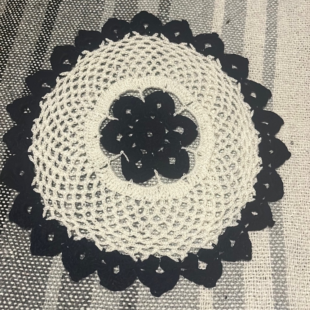 Handmade‎ Round Flower shape crochet doilies